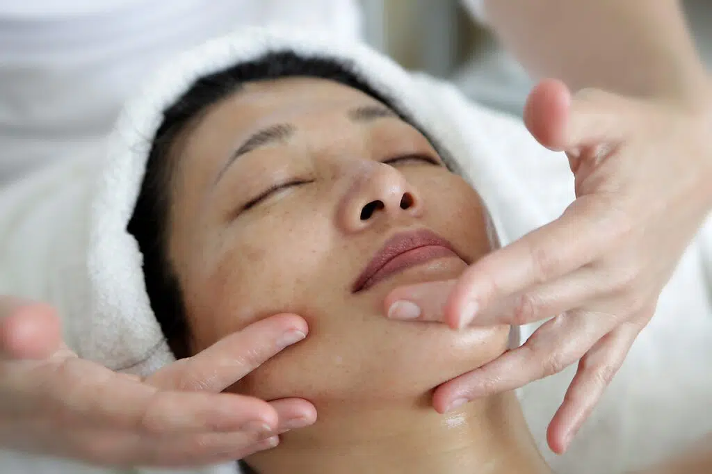 massage handle, face, treatment-2169102.jpg